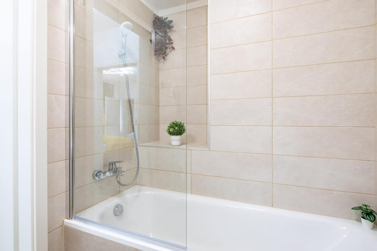 Free Parking - Balcony - Sunny - New Apartment บูดาเปสต์ ภายนอก รูปภาพ